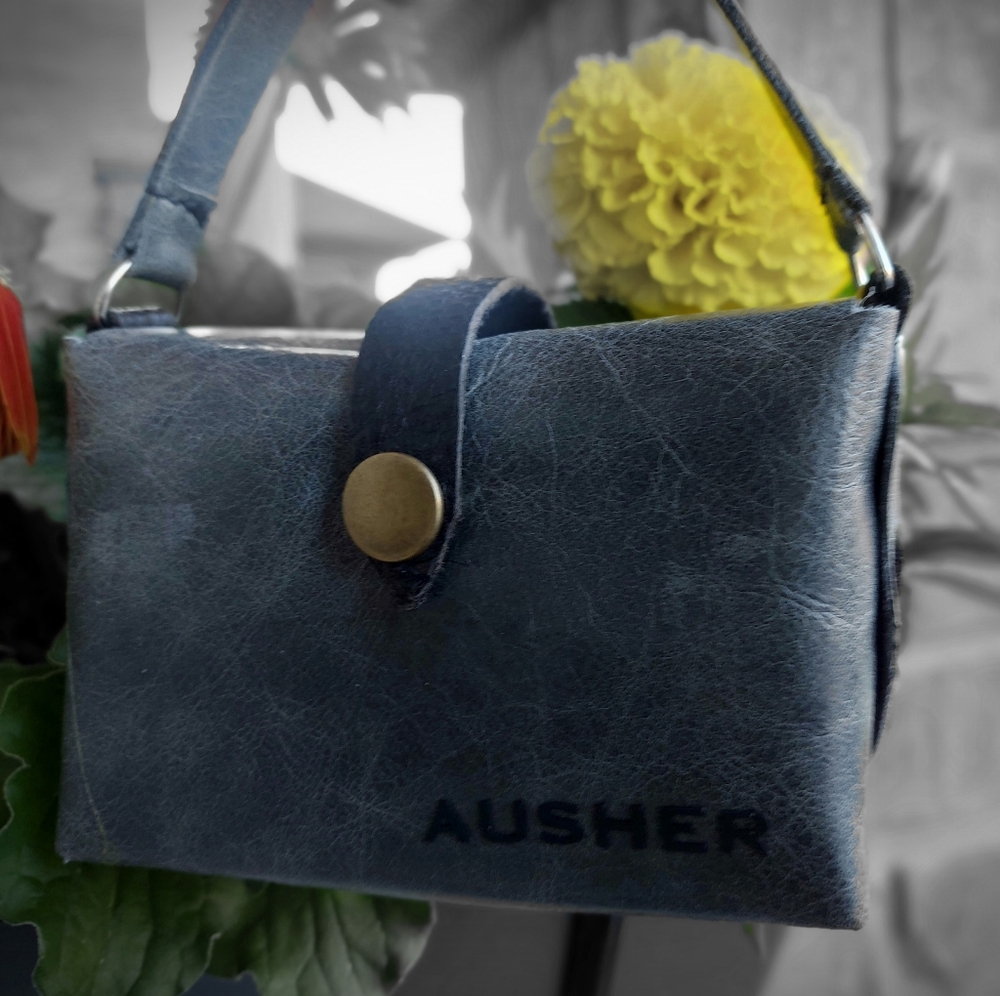 Women's clutch purse
